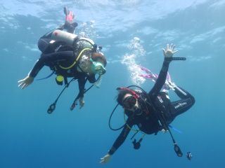 ダイビング専用船は海域にわずか2隻。広大な青い海をプライベート感覚で楽しめるのも醍醐味の一つ