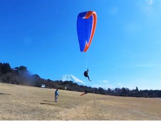 富士山のふもとでフライト体験します