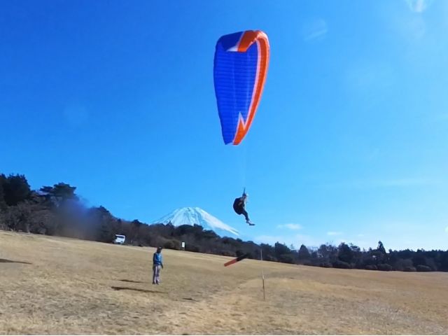 富士山のふもとでフライト体験します
