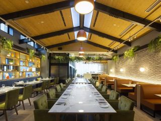 暖かみのあるダイニングのようなインテリア装飾で、日常的にご利用いただけます