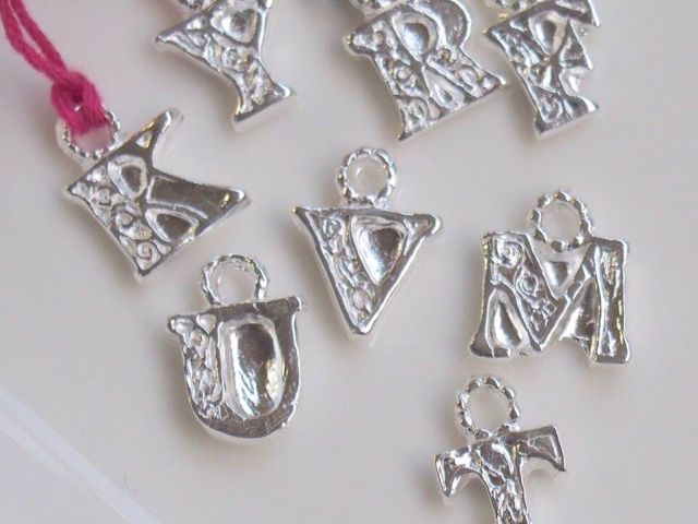 人気no 1 シルバーアクセサリ体験 純銀粘土で作るアルファベットチャーム ミニチャーム アトリエ Un Petit Coin じゃらん遊び体験 人気no 1 シルバーアクセサリ体験 純銀粘土で作るアルファベットチャーム ミニチャーム アトリエ Un Petit Coin じゃらん遊び体験