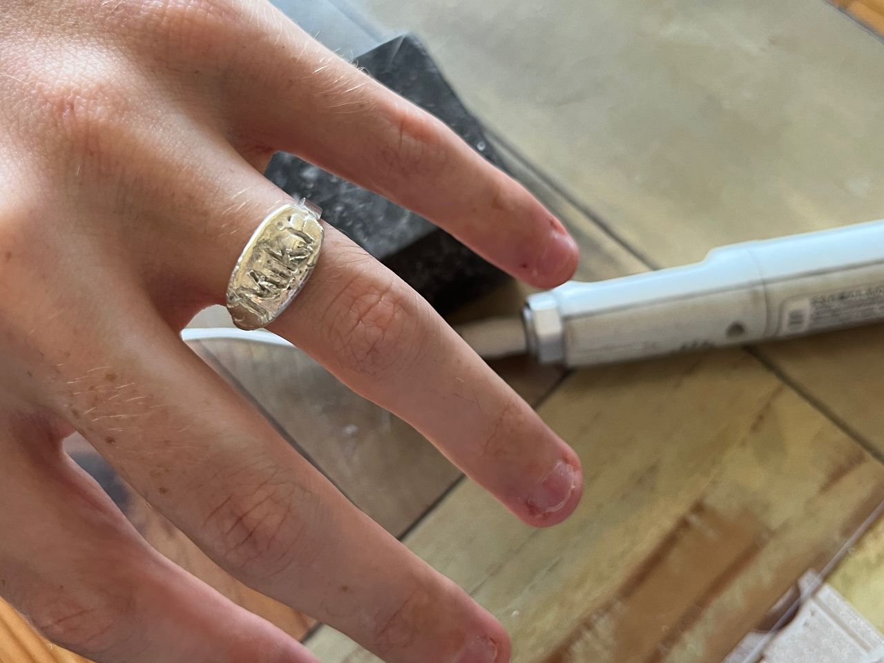 オリジナル シルバー リング (950) 鎚目リング 幅約6mm シルバー950ピンキーリング ペアリング オーダーメイド シルバーリング 太め シンプル 記念日 刻印 祝