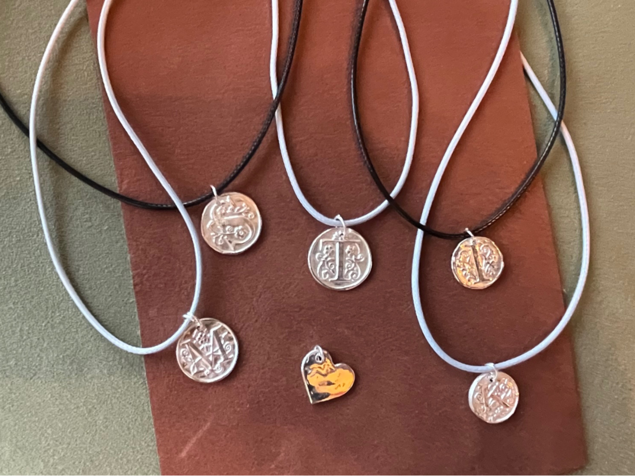 小学生のお子様&お母様で、6個制作、とても上手に磨けていました