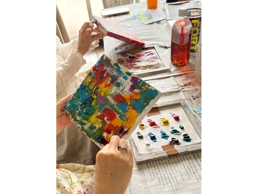 横浜・絵画】正方形パネルにアクリル絵の具で描く、オリジナル絵画体験