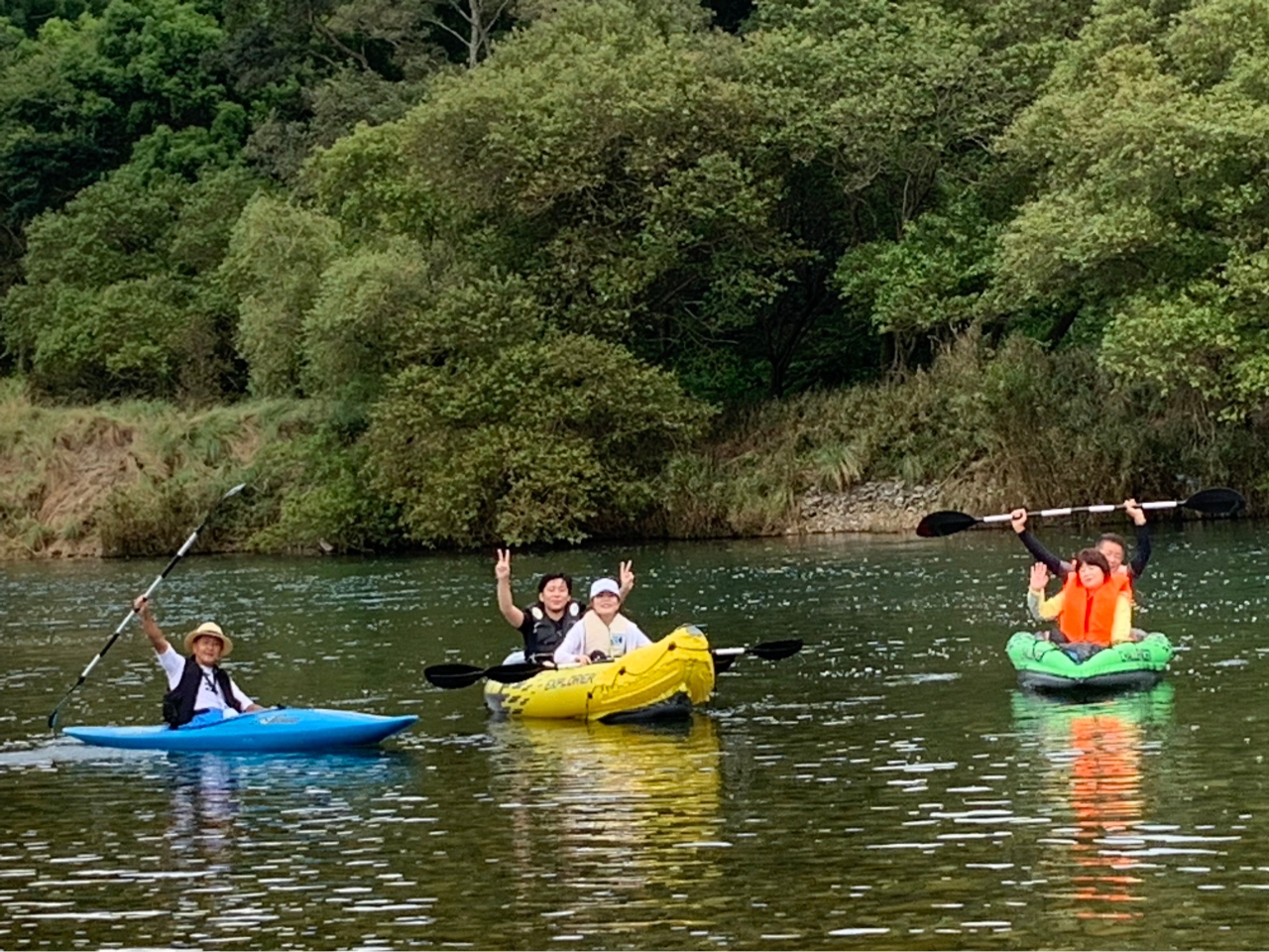 1人カヌー、2人乗り、3人乗りカヤック