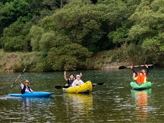 1人カヌー、2人乗り、3人乗りカヤック