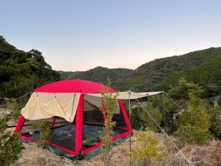山頂のテント張りイメージ