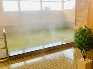 かけ流し天然温泉風呂で心と体をお癒し下さい