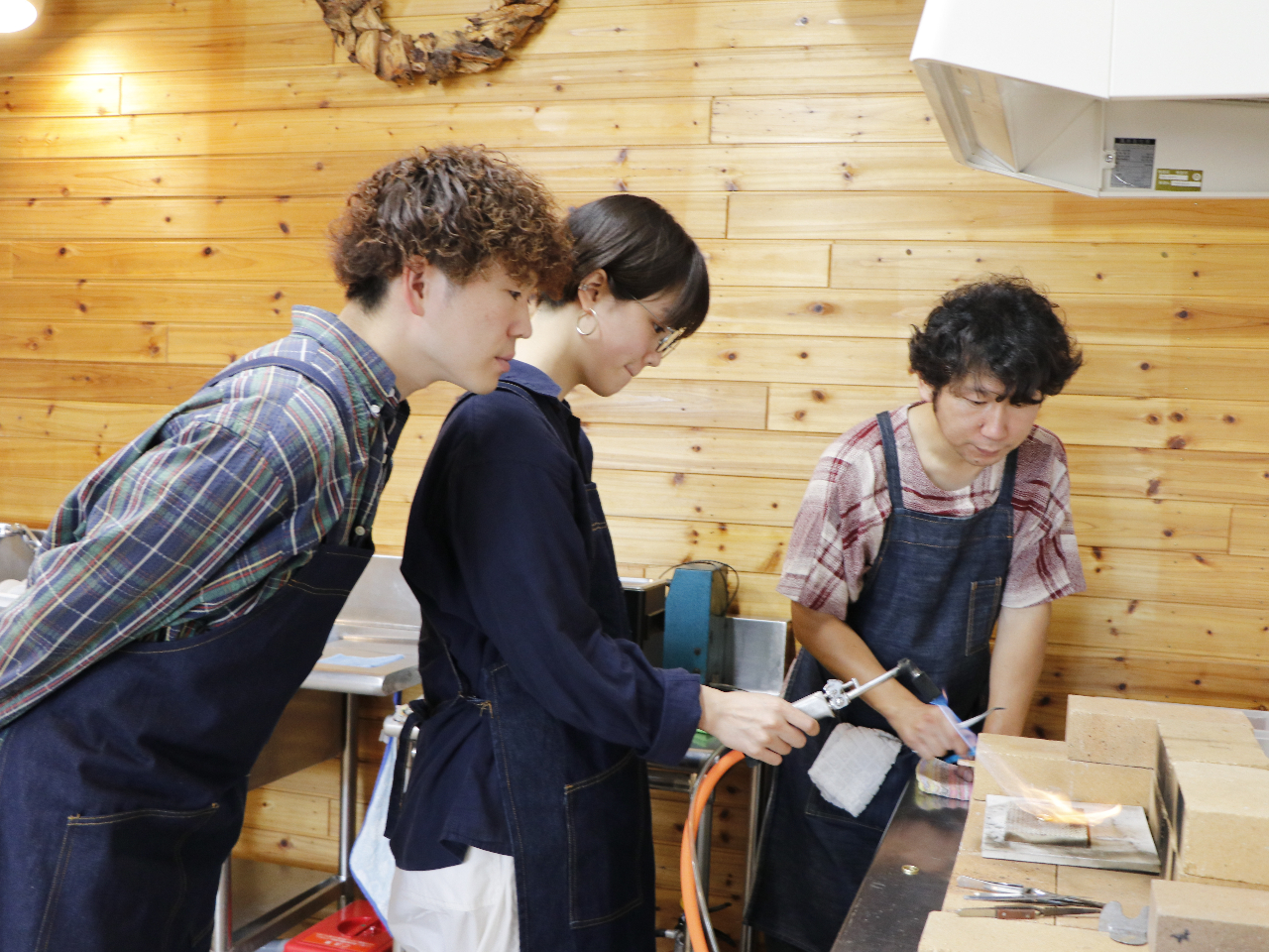 o[i[gāAElƓ悤ɖ{iIȗnڍƂs܂BVo[̖_wւɂȂuԂłBElōƂ̂ŁAS҂̕SłB