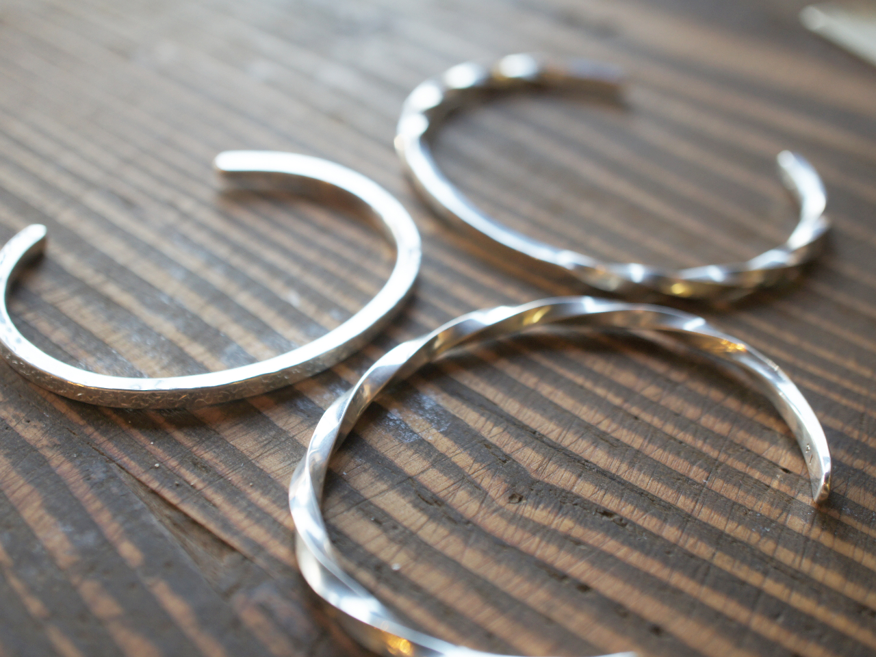 角線タイプは、ひねりのデザインも製作出来ます。