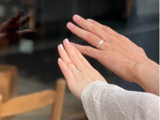 お二人だけの特別なシルバーリングの製作ができます。職人が一緒に作業しますので、必ず完成度の高いリングに仕上がります!