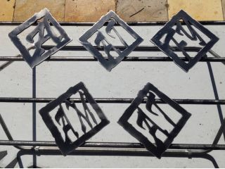 ・銅板(厚さ1.2mm)をプラズマカッターでカットし、バリを取り除いたものを準備しておきます