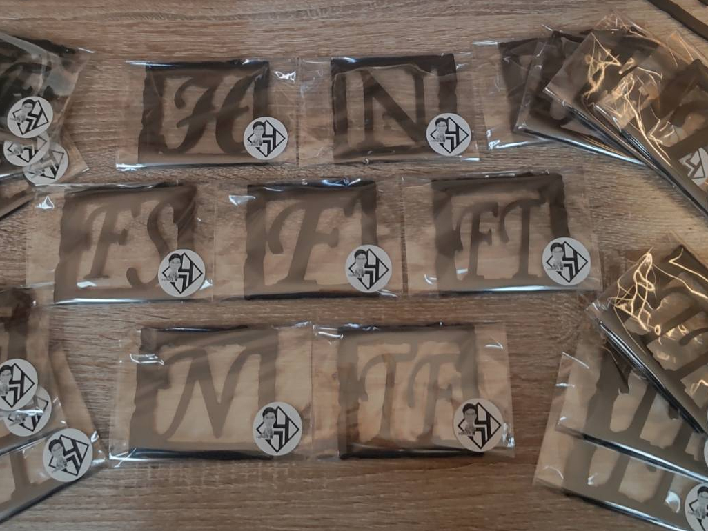 EX|WɃO[peBiFʂAuYO[F̏G悤ɂĒF 