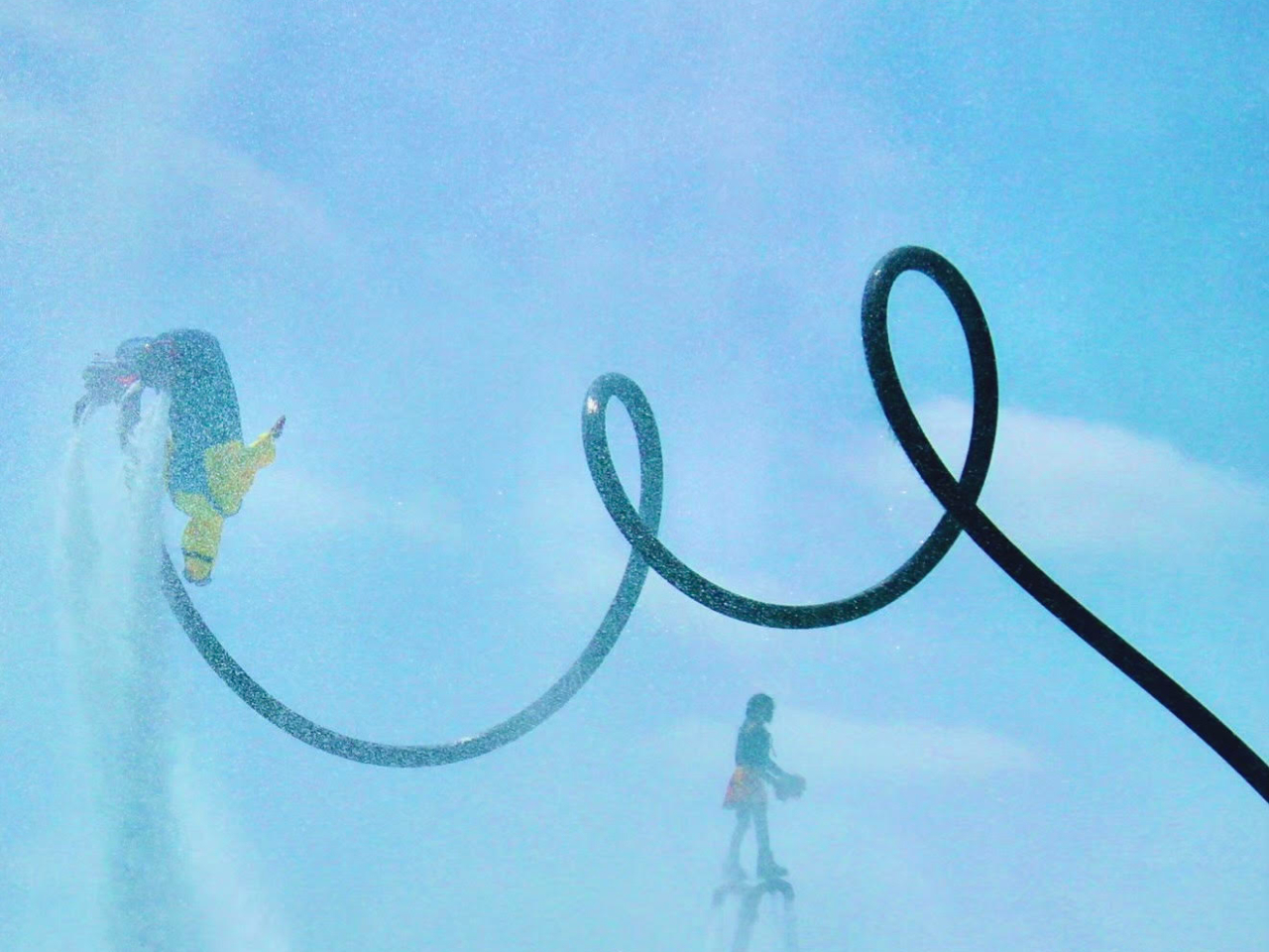 �t���C�{�[�h�V���[�ɂ��o�ꂵ�Ă���X�^�b�t�������I�t���C�{�[�h�ɂ͎��M������܂��I