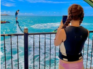 大人気★フライボード 水圧で空中を舞うフライボード!!未知の世界へ飛び出せ!!