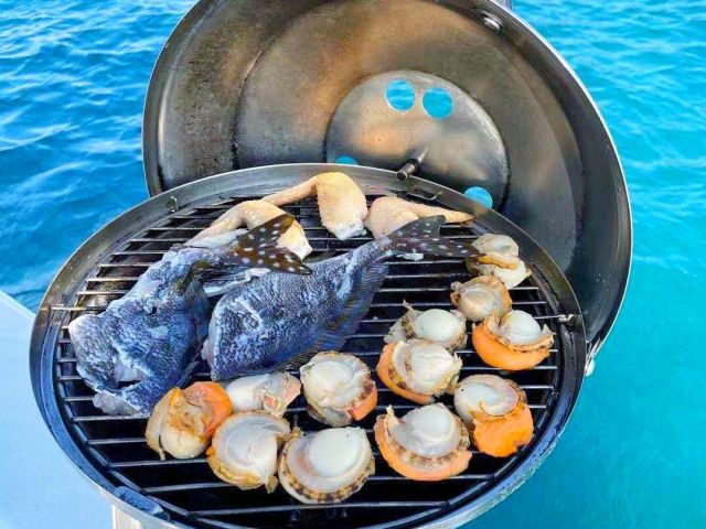 食材をお持ち込いただければ、船上BBQも可能です★