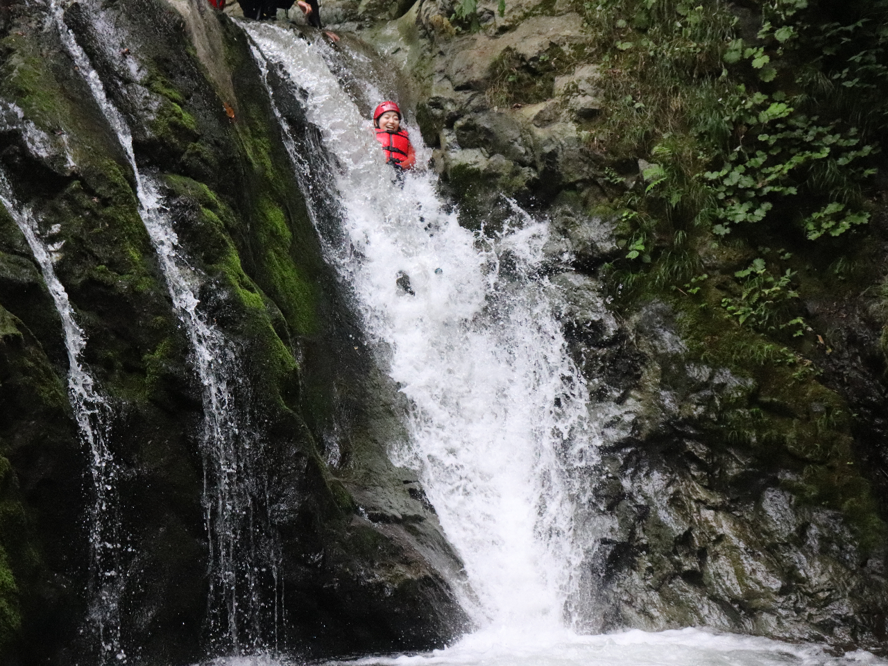 夏季限定!スリル満点のキャニオニング体験へLets'Go♪