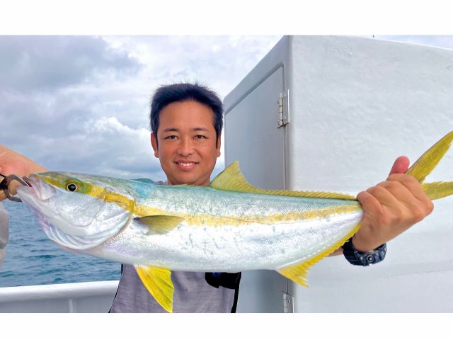 年間を通して色々な魚が釣れます!ヒラマサ釣れました(^∇^)