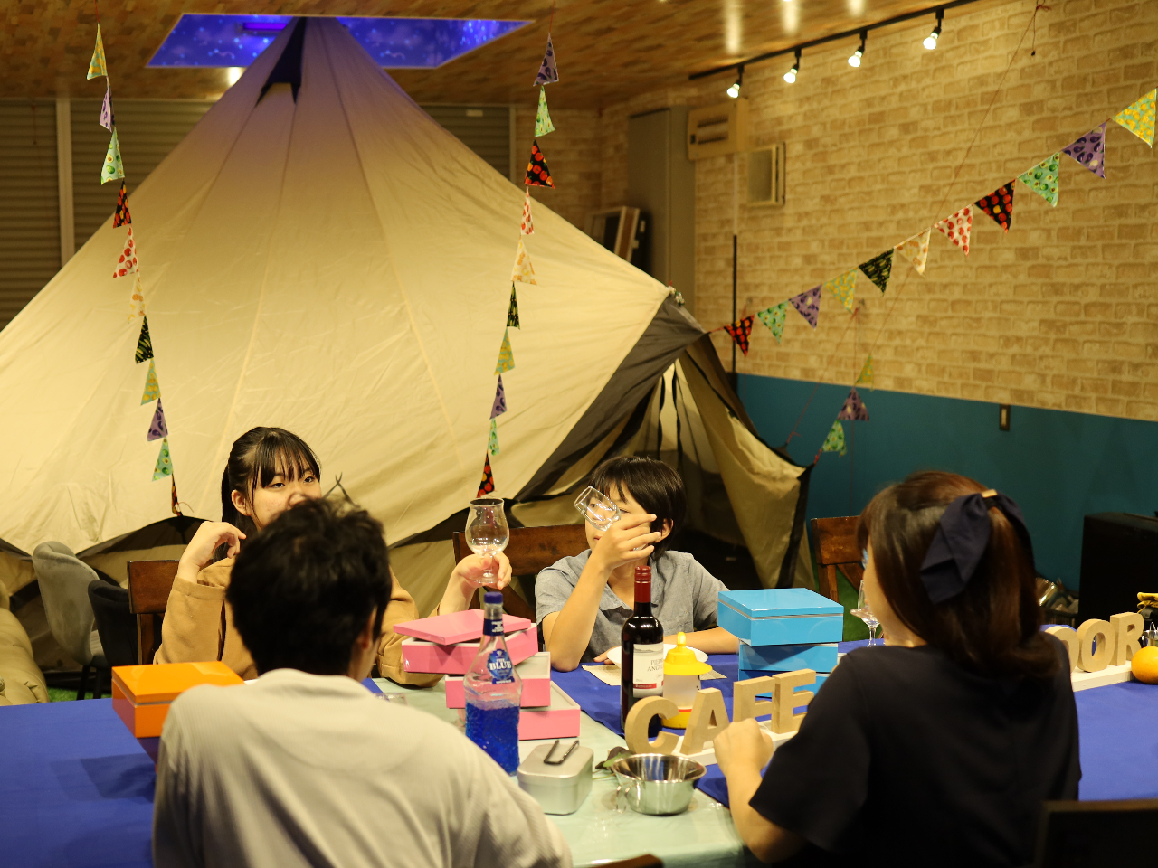 JWA][@BBQ͂Ƃe[uły݂܂B