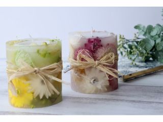 ロウ溜まりに、アロマオイルやエッセンシャルオイル等を垂らしてお好きな香りを楽しんで下さいね♪