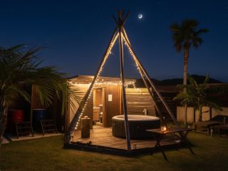 亜熱帯サウナとジャグジープール