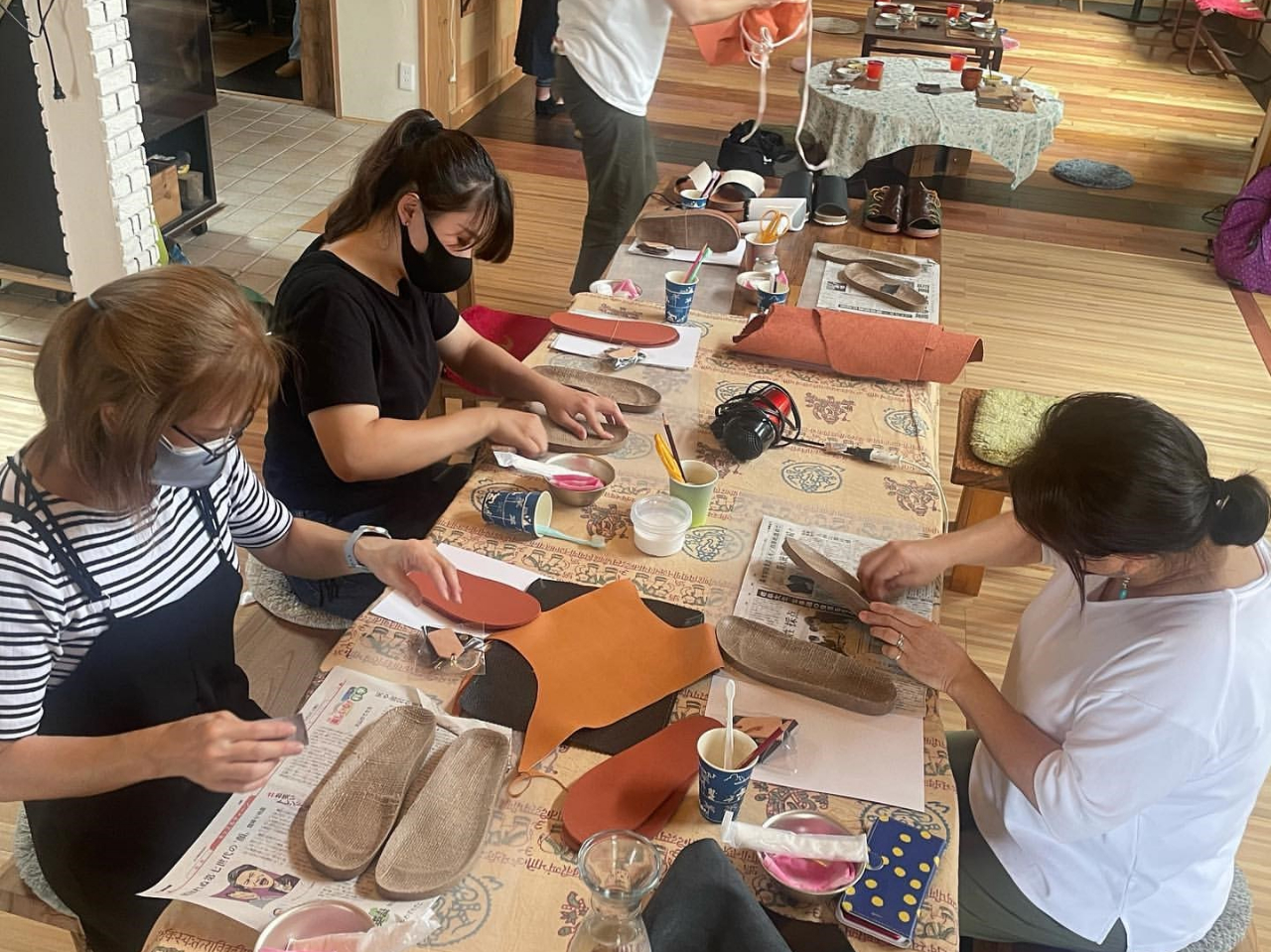 ∴‥世界に一つだけ!本格的な皮のサンダル制作体験!‥∴★女性・カップル・ファミリ...