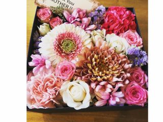 ボックスに入れるアレンジメントもできます。