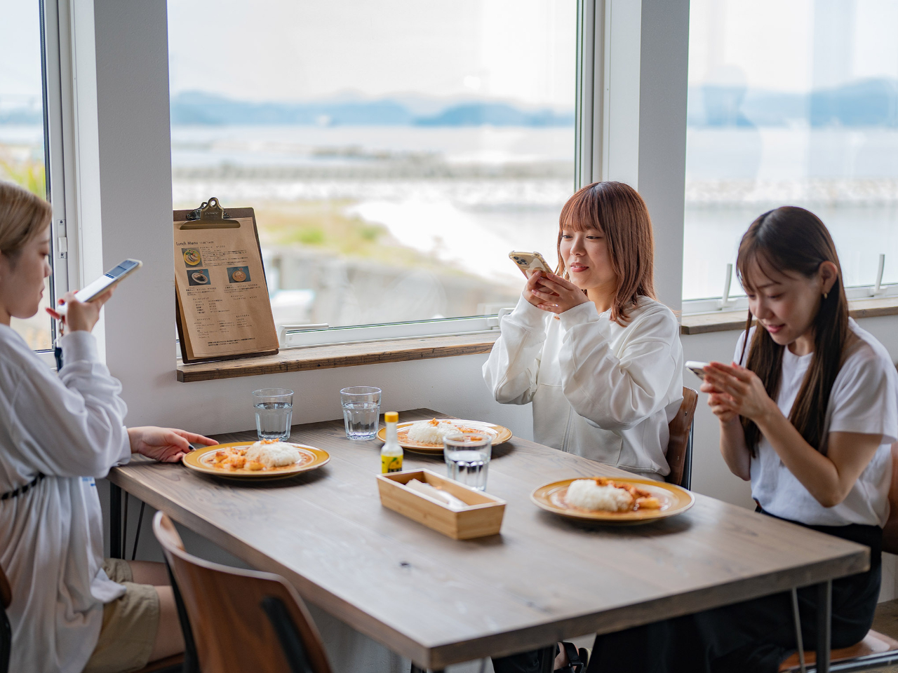 サップの後は2階のカフェでランチもいただけます