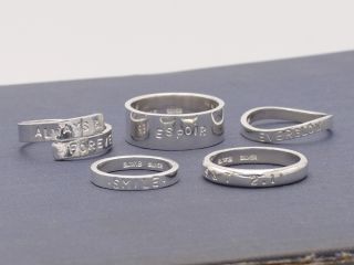 リングの種類は5種類。価格は1本3,800円〜