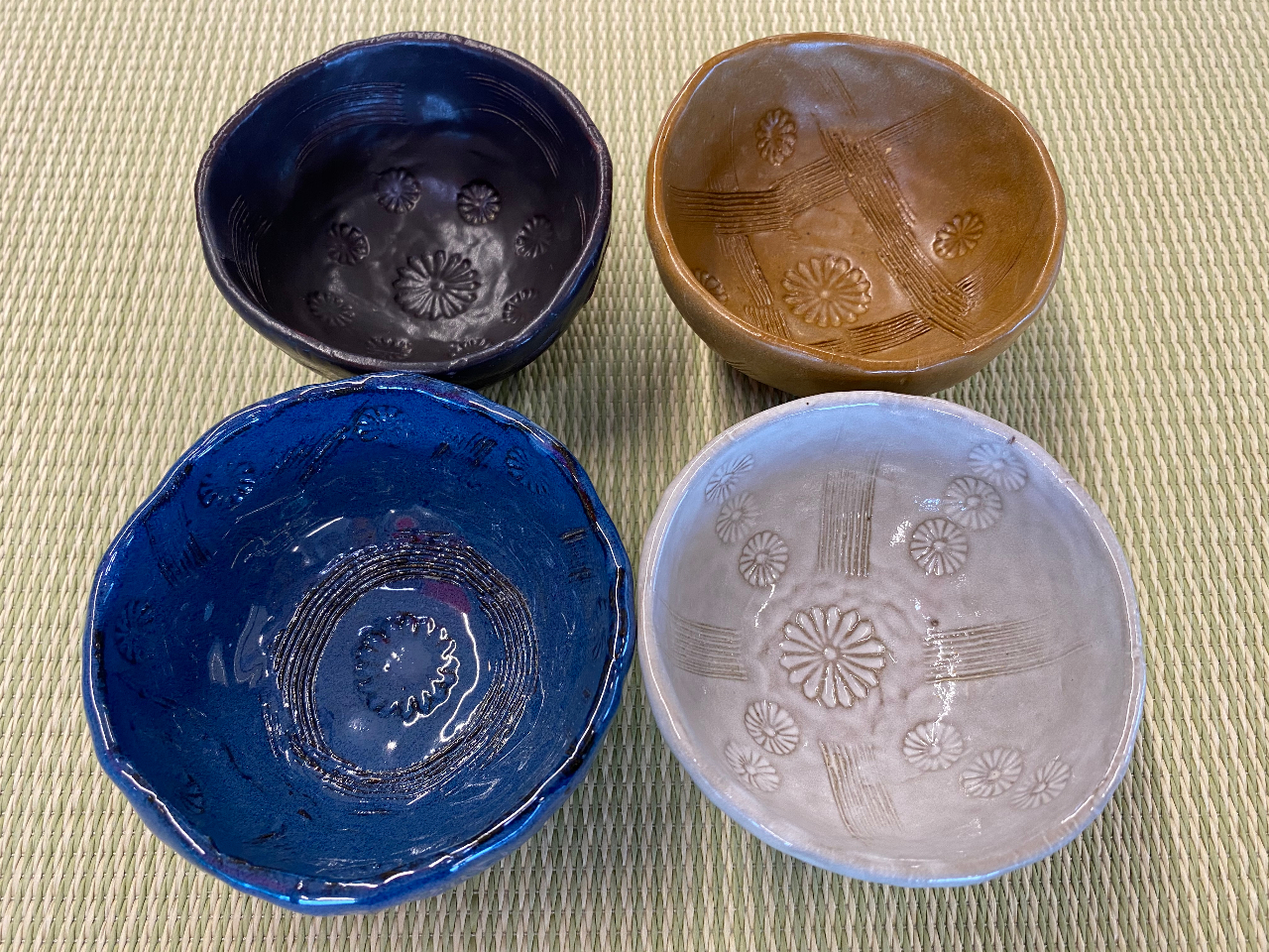 �֖�i�䂤�₭�j�̐F�����I�т��������܂��B