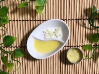 貴重な茶の実オイルを使ったハンドバームづくり体験です。