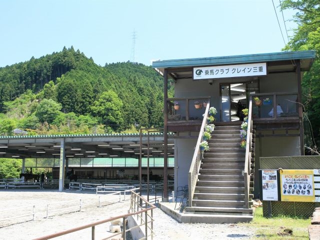 受付は2階になります