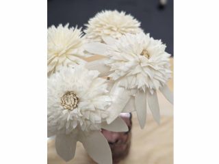 エキナセアのソラフラワー ソラの木から作ったペーパー1枚1枚からお花をつくります。