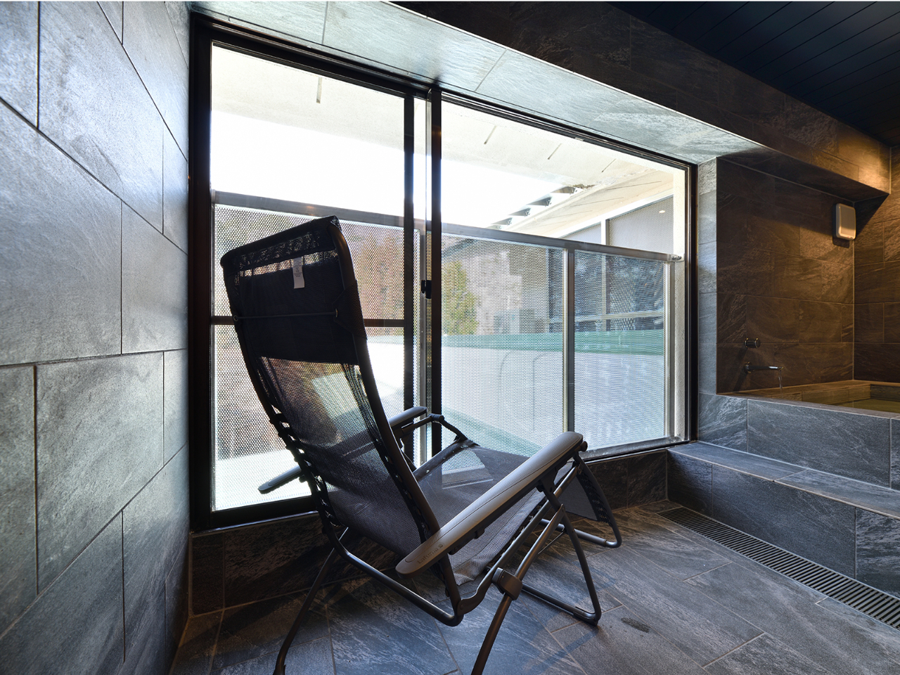 インフィニティチェア 四万の景色を眺められます。