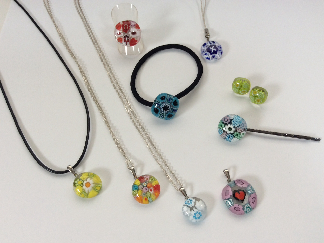 お好きなアクセサリーを作って楽しみましょう!