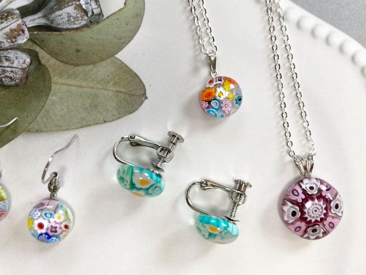 まず、好きな色のミルフィオリの前に席替えをしてからスタートです♪ピンク、緑、カラフルどれも素敵ですね!追加でプチペンダントも作られました。ありがとうございました