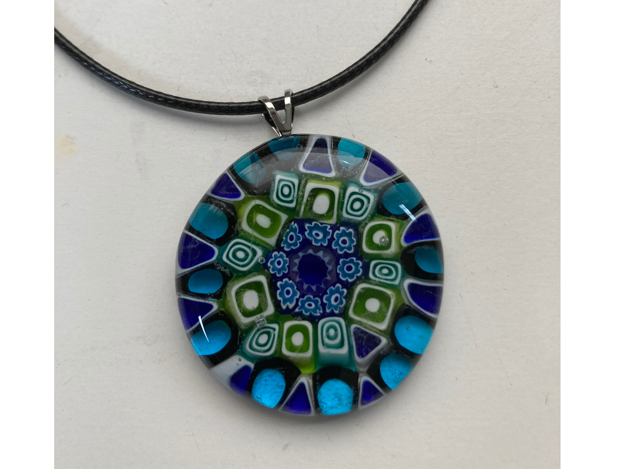 ガラスだけで、銀枠無しの大きな作品をつくられました♪ こちらのタイプへの変更も可能ですが、冷ます時間が必要になりますので、当日のお持ち帰りはできません。