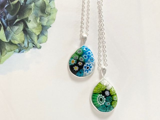 お客様の作品です。しずく型の銀枠に変更されました。素敵ですね!