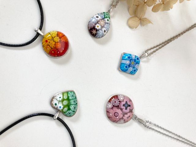 追加料金なしで作っていただける枠の形です。ハートや涙型、四角もあります。