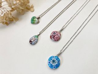 純銀製の枠の中に、ミルフィオリを並べてつくります。好きな色で作ってくださいね♪