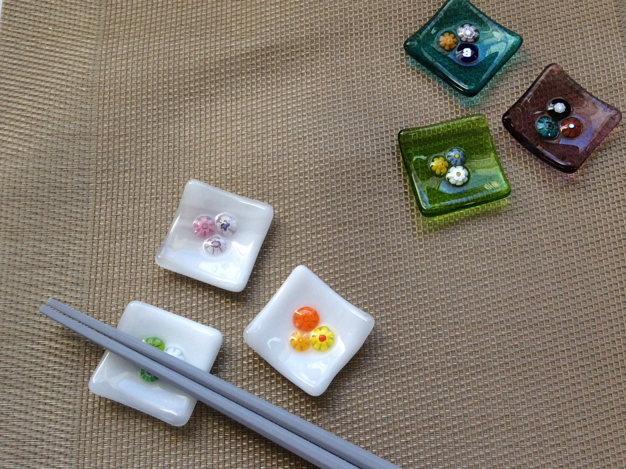 素敵な色の組み合わせをつくってくださいね。はし置きやスプーン置きにしても♪