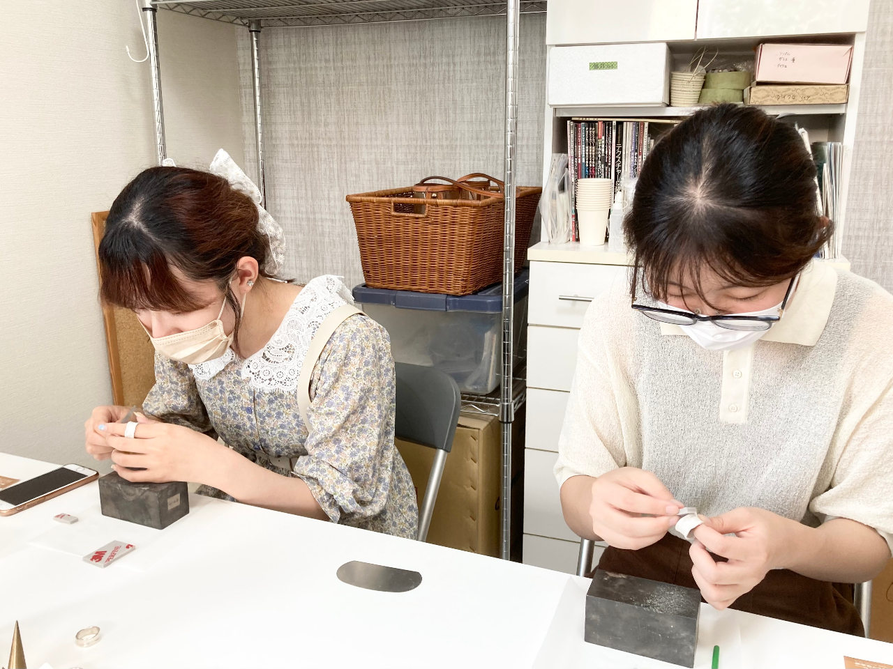 FBmōɂ炵Ă܂Byׂ肵AĂ˂ɃJ^`𐮂Ă܂