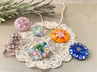 好きな色のミルフィオリを選んで、並べてくださいね♪ ブローチ、帯留、ペンダント、髪ゴムなどお好きなアクセサリーを作って楽しみましょう!