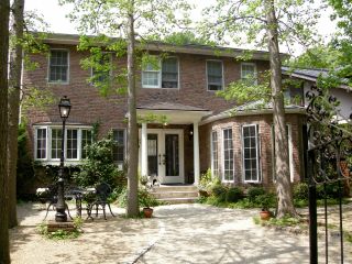 北鎌倉の葉祥明美術館は、それ自体が一冊の美しい「絵本」です。