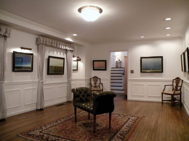 油彩画の部屋では、葉祥明の奥深い世界を紹介。