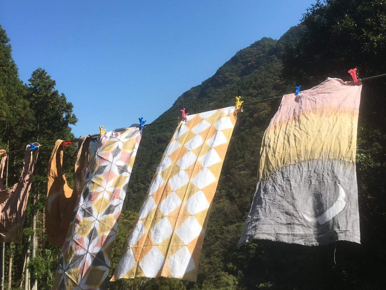 板締め絞りという技法もレクチャーできます