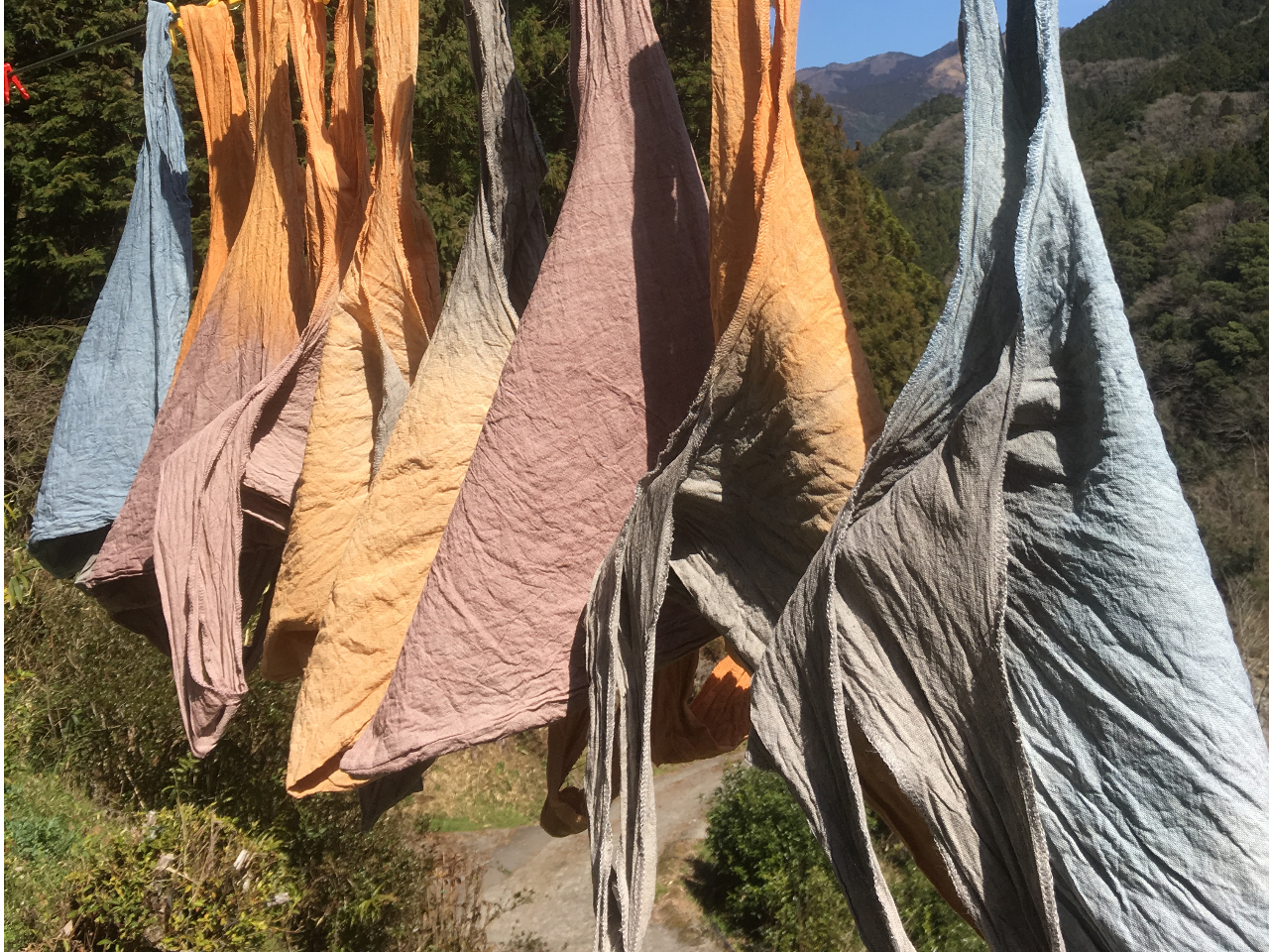 土ならではの優しい色味