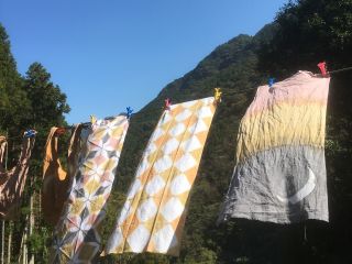 板締め絞りという技法もレクチャーできます