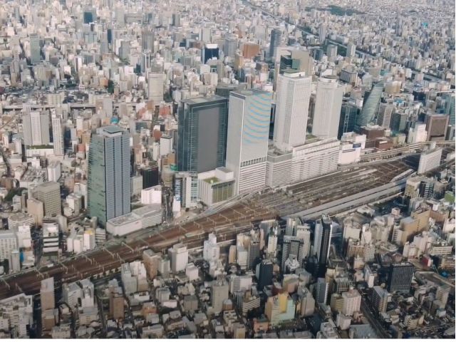 名駅や駅周辺に立ち並ぶビル群がお目見えしま す!