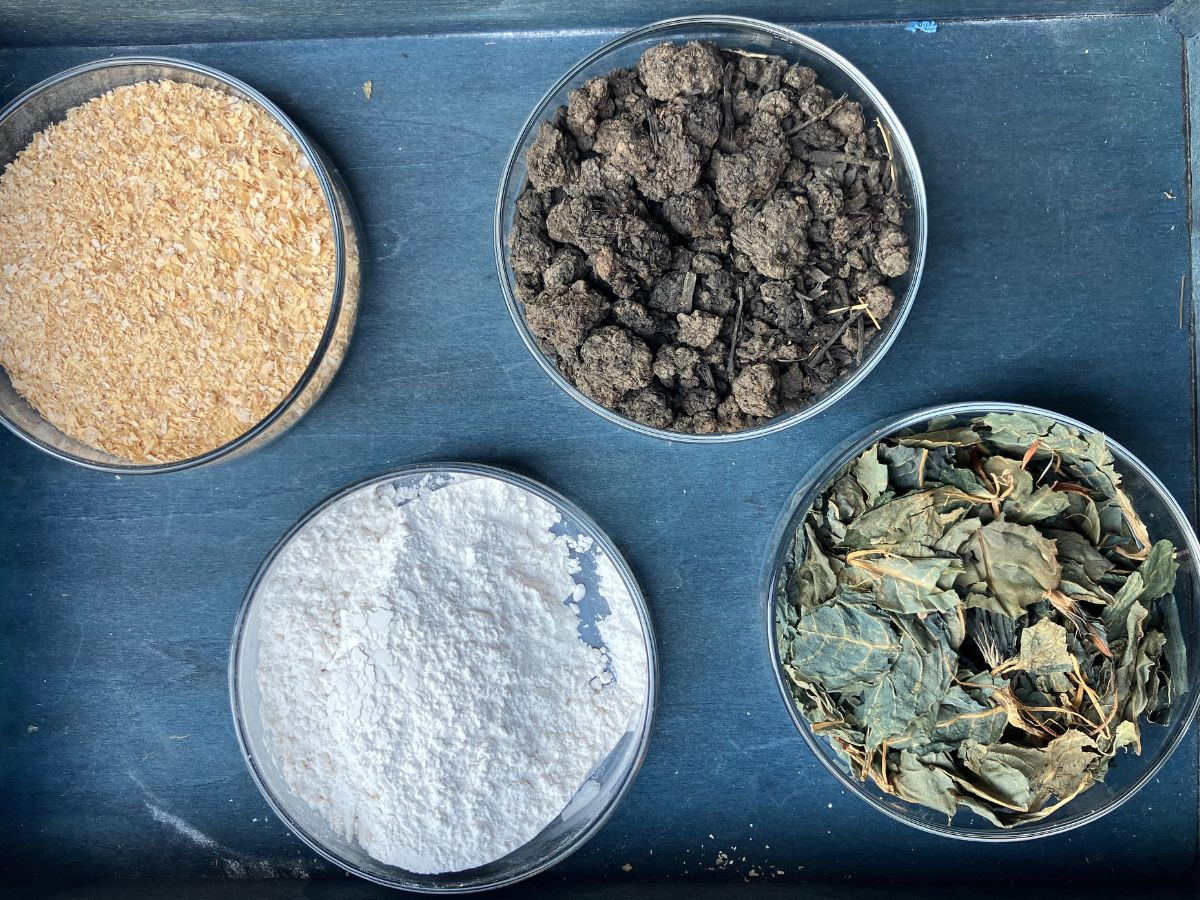 化学薬品を使わず、発酵の力で染液を作っています